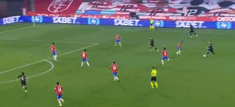 中场时多特被嘘，科贝尔：作为场上球员，被嘘永